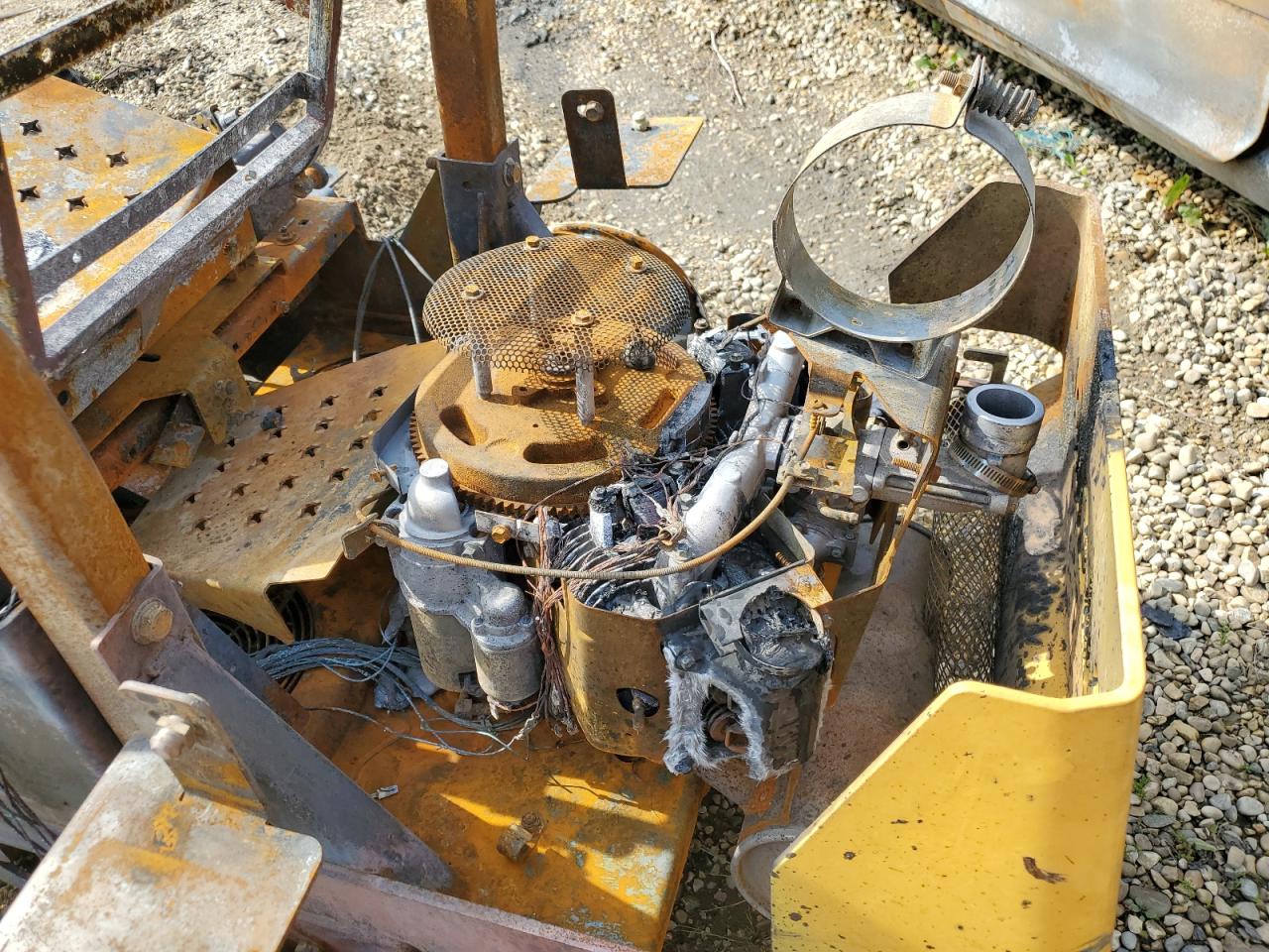 CUB CADET LAWN MOWER 2012 VIN A102Z30010 photo 7