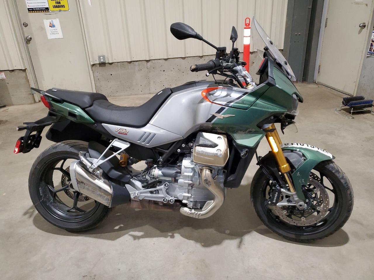 MOTO GUZZI V100 MANDE 2023 ZGUMGUB00PM000162
