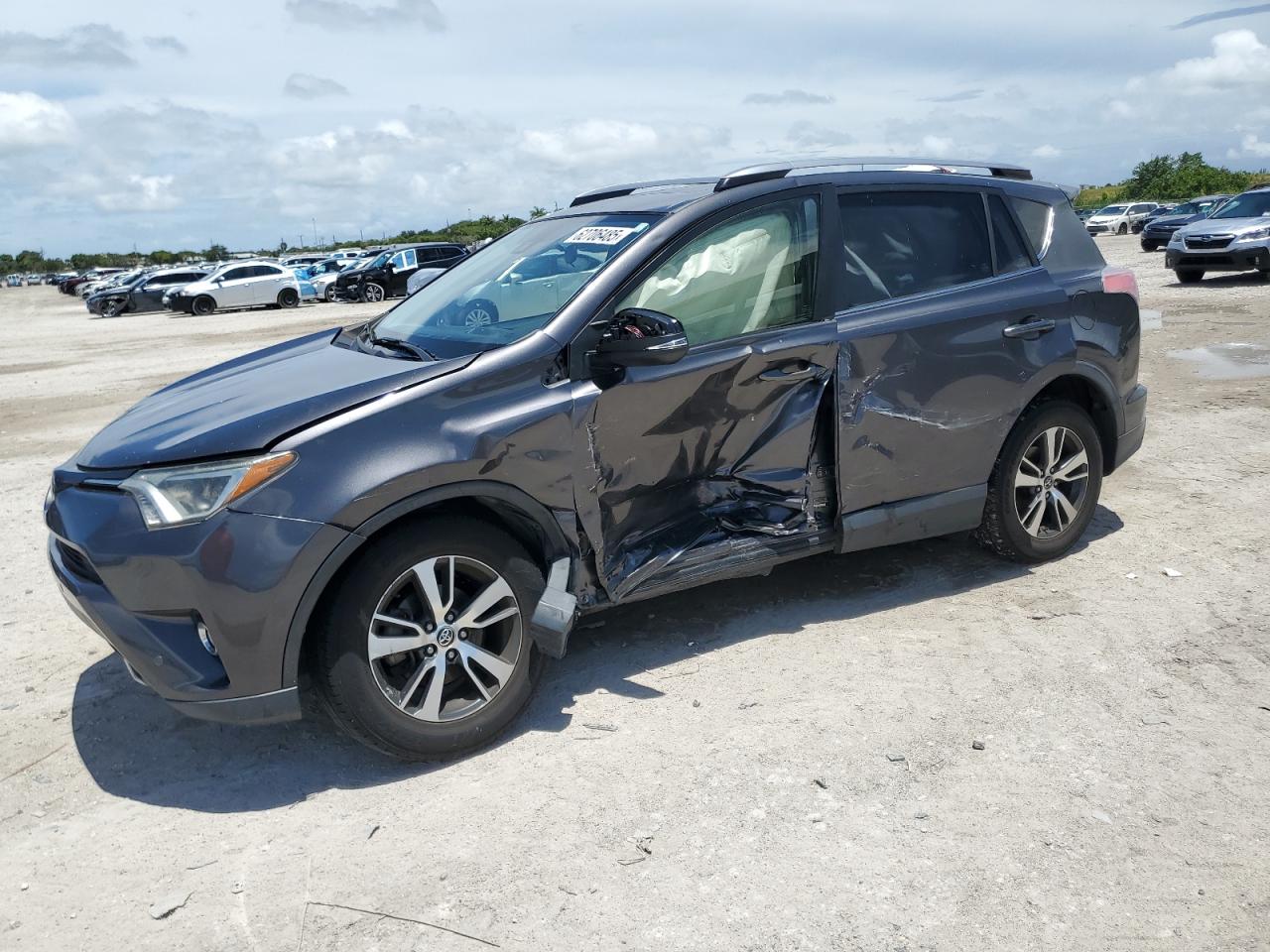 TOYOTA RAV4 2018 JTMWFREV3JJ166638